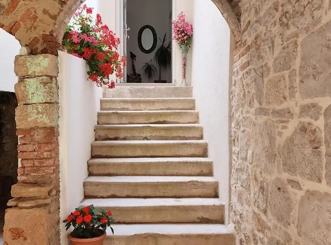 Kamena Kuca Pandorovica شقة *